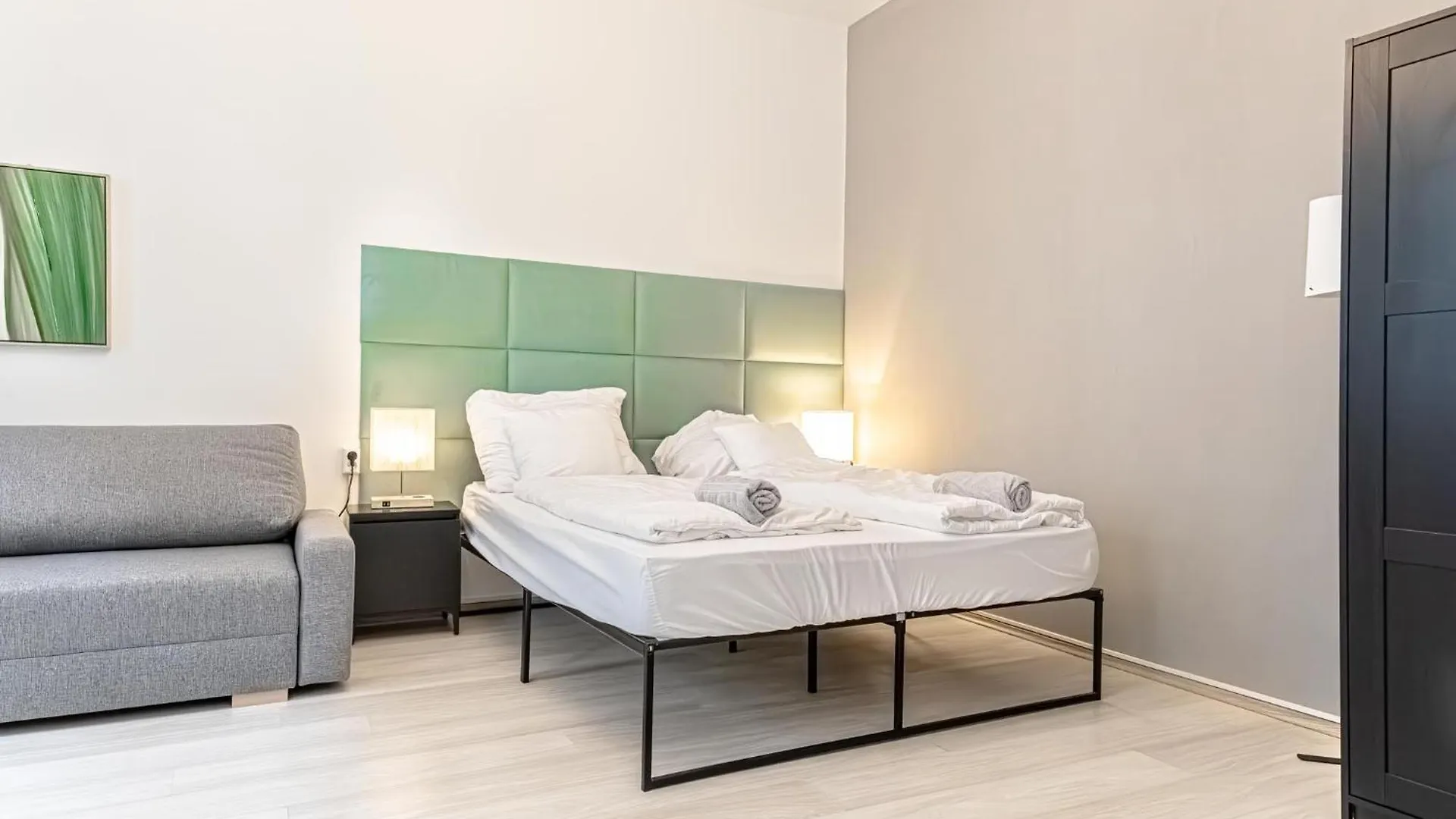 Danube Delight: Elegant Getaway Near Prater Stern Apartment Vienna